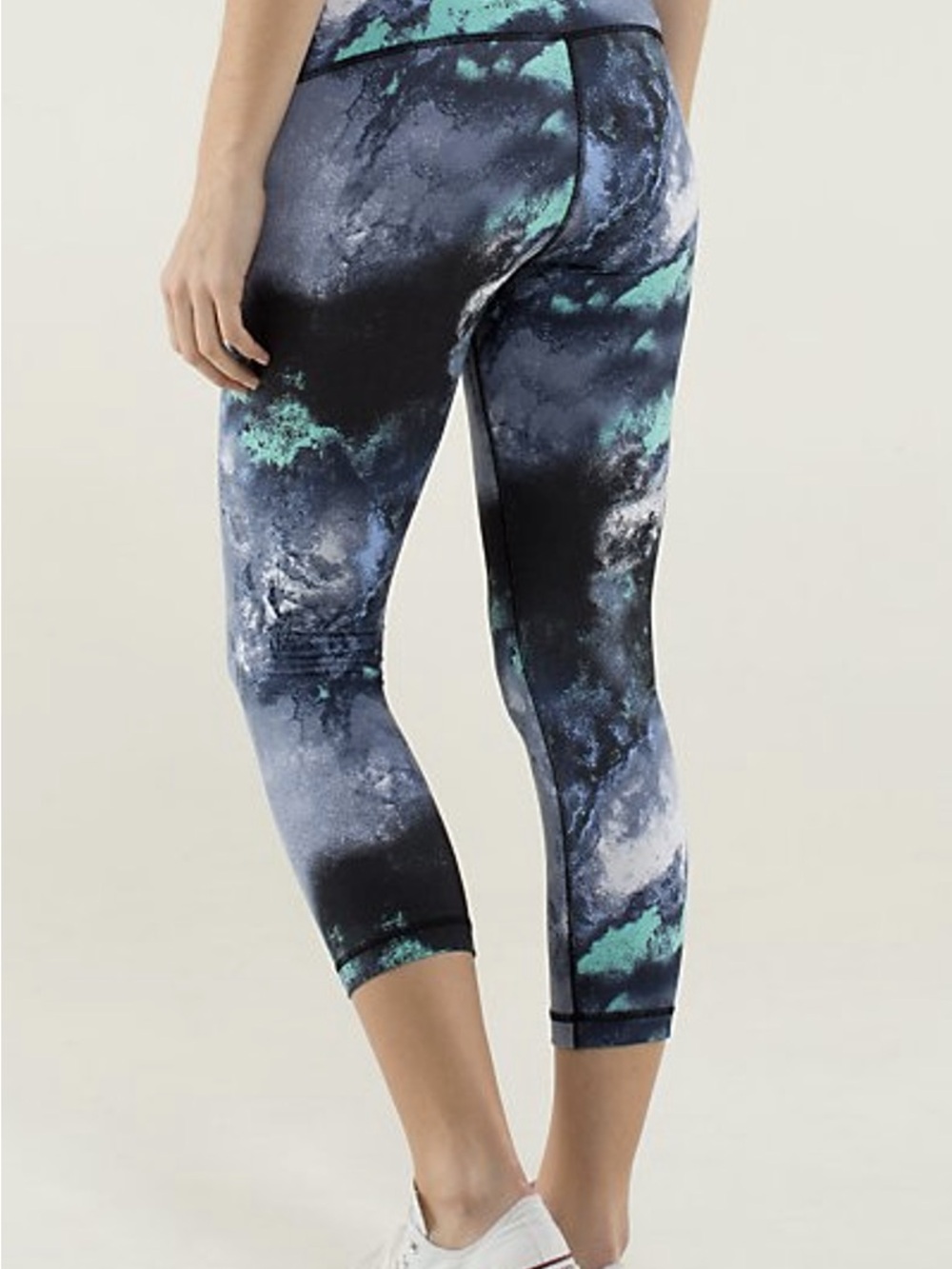 Lululemon /// Women’s Wunder Under Crop - Denim Luon Milky Way - Size 10